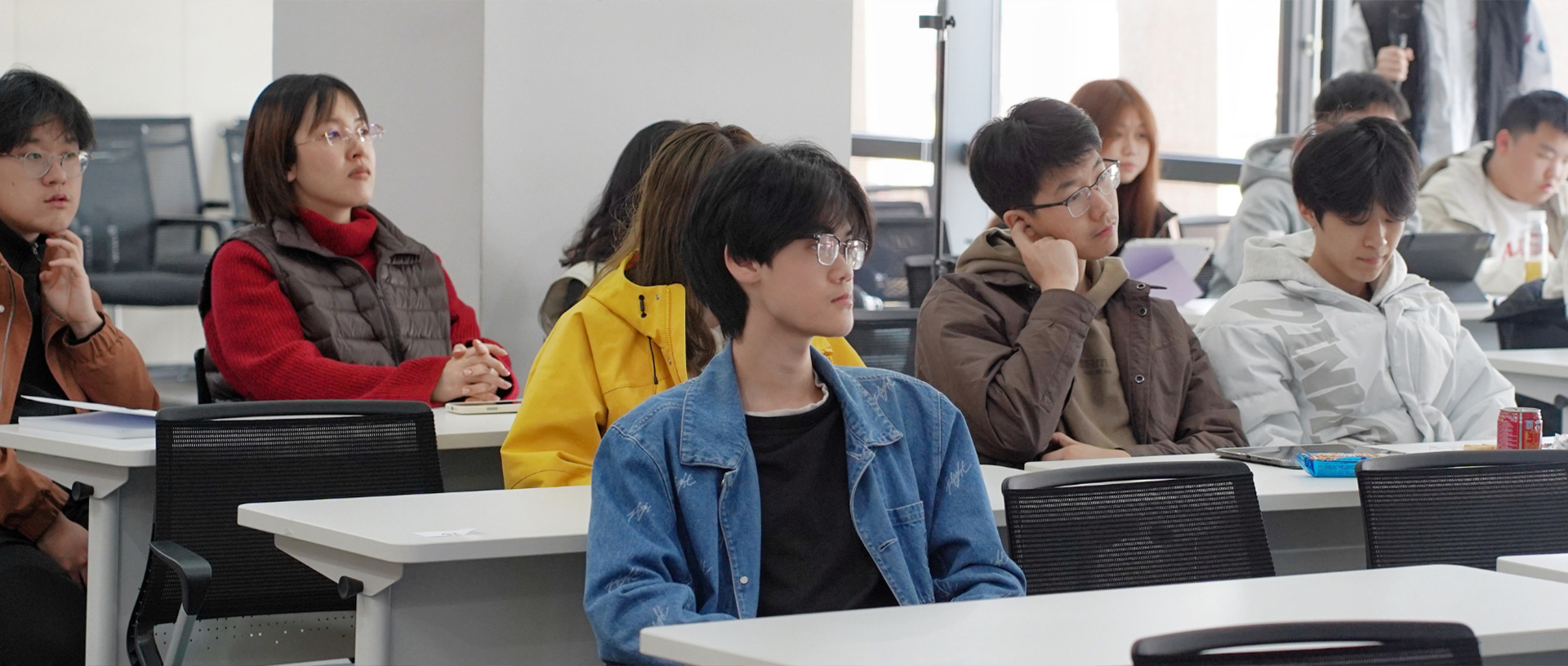 首页滚动